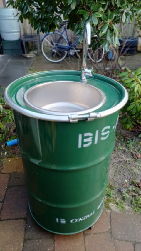 Mobiele waterkraan met wasbak