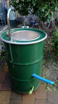 Mobiele waterkraan met wasbak